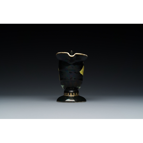 222 - A rare Chinese black-ground enamelled ewer with Ottoman musicians, QianlongDescription:L.: 14 cm - H... 