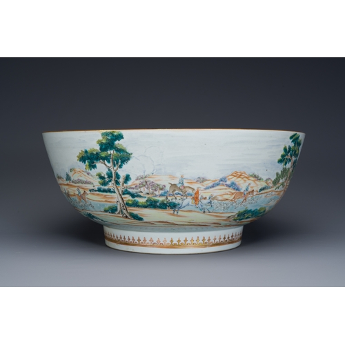 235 - A large Chinese famille rose 'fox hunt' bowl, QianlongDescription:Dia.: 38,5 - H.: 16,5 cm The desig... 