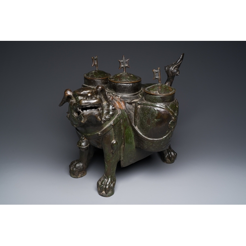 248 - A large Chinese bronze 'touhu' or arrow vase in the shape of a lion, MingDescription:L.: 50 cm - H.:... 