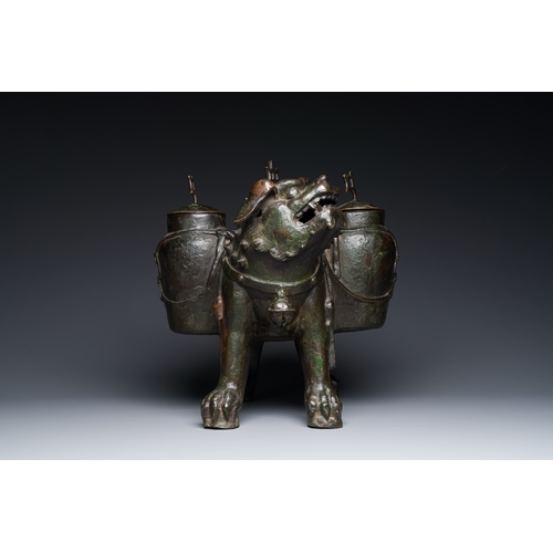 248 - A large Chinese bronze 'touhu' or arrow vase in the shape of a lion, MingDescription:L.: 50 cm - H.:... 