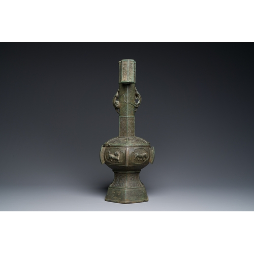 249 - A large Chinese bronze 'touhu' or arrow vase, YuanDescription:H.: 54 cm Weight: 9,2 kgCondition:The ... 