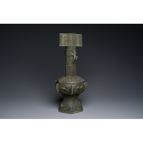 249 - A large Chinese bronze 'touhu' or arrow vase, YuanDescription:H.: 54 cm Weight: 9,2 kgCondition:The ... 