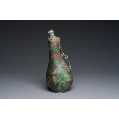 251 - A rare archaic Chinese bronze gourd-shaped vase and cover, 'Hu', Eastern ZhouDescription:H.: 29,4 cm... 