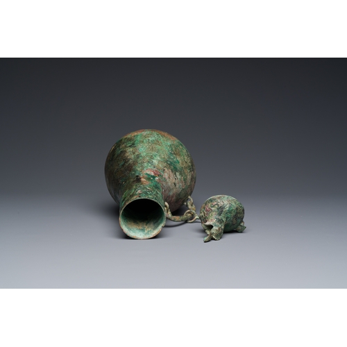 251 - A rare archaic Chinese bronze gourd-shaped vase and cover, 'Hu', Eastern ZhouDescription:H.: 29,4 cm... 