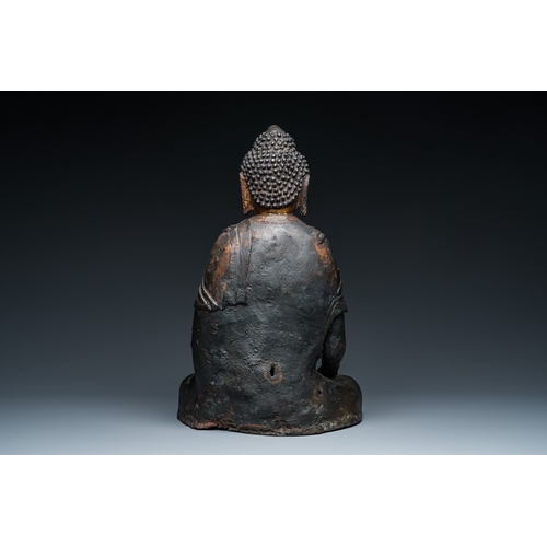 253 - A large Sino-Tibetan bronze Buddha with traces of gilding, MingDescription:H.: 42,5 cm Weight: 10,5 ... 