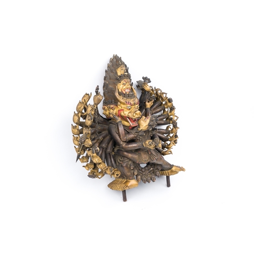 263 - A Sino-Tibetan gilt bronze sculpture of Yamantaka, probably 17/18th C.Description:H.: 30,5 cm - L.: ... 