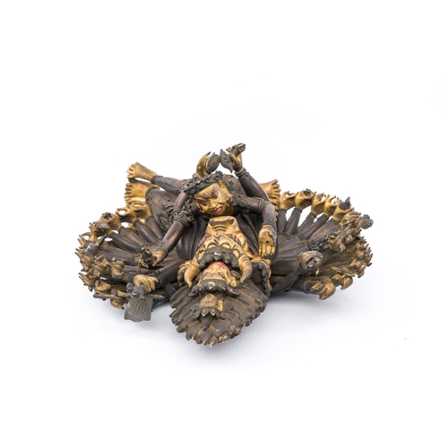 263 - A Sino-Tibetan gilt bronze sculpture of Yamantaka, probably 17/18th C.Description:H.: 30,5 cm - L.: ... 