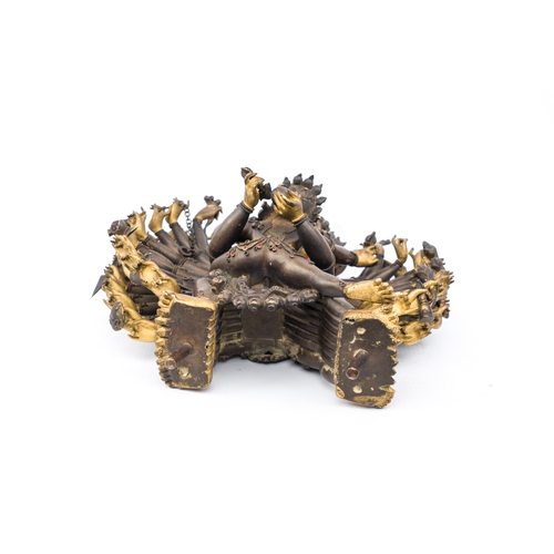 263 - A Sino-Tibetan gilt bronze sculpture of Yamantaka, probably 17/18th C.Description:H.: 30,5 cm - L.: ... 