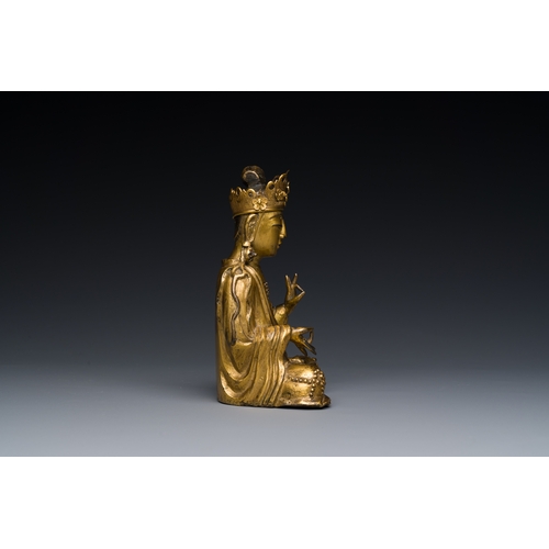 264 - A Korean gilt bronze sculpture of Guanyin, 17th C.Description:H.: 13,3 cm Weight: 675 grams Provenan... 