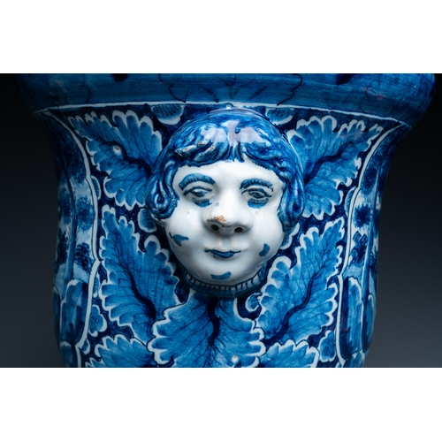 339 - A large Dutch Delft blue and white 'Venus and Adonis' jardiniere, 1st half 18th C.Description:H.: 38... 