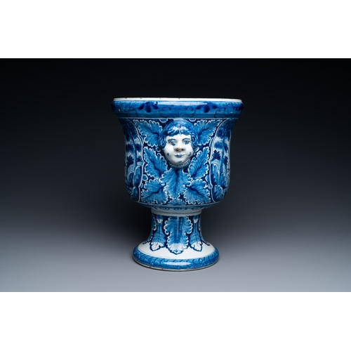 339 - A large Dutch Delft blue and white 'Venus and Adonis' jardiniere, 1st half 18th C.Description:H.: 38... 