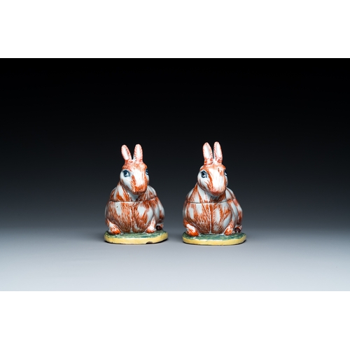 346 - A pair of polychrome Dutch Delft 'hare' tureens and covers, 18th C.Description:L.: 12 cm - H.: 10 cm... 