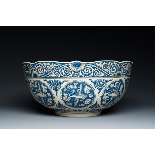 354 - A large blue and white Safavid-style chinoiserie bowl, Samson, Paris, 19th C.Description:Dia.: 41 cm... 