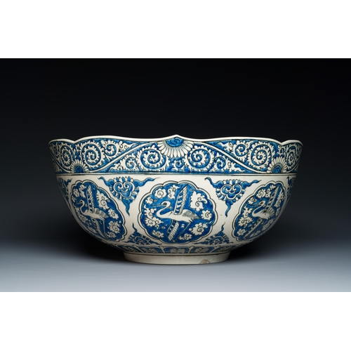 354 - A large blue and white Safavid-style chinoiserie bowl, Samson, Paris, 19th C.Description:Dia.: 41 cm... 