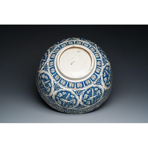 354 - A large blue and white Safavid-style chinoiserie bowl, Samson, Paris, 19th C.Description:Dia.: 41 cm... 