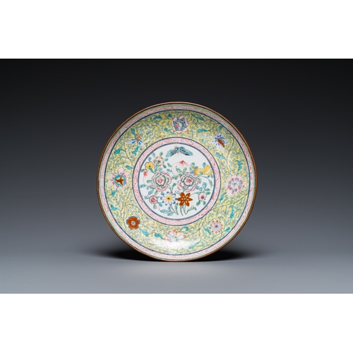 100 - A Chinese Canton enamel 'sanduo' plate, QianlongDescription:Dia.: 19 cmCondition reports:Please cont... 