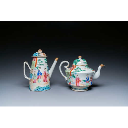 12 - A Chinese Canton famille rose 14-piece coffee- and tea-service, 19th C.Description:L.: 26,5 cm â H... 