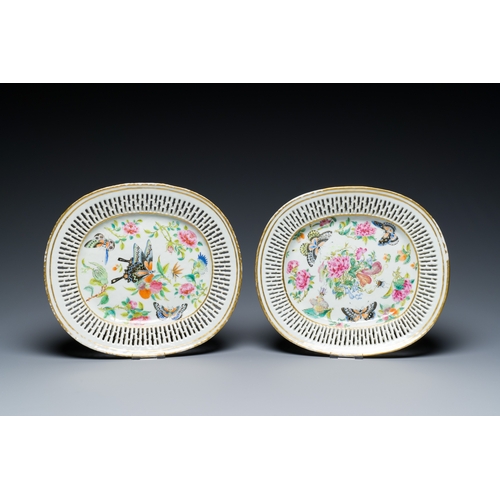 17 - A pair of Chinese oval reticulated Canton famille rose 'butterfly' dishes, 19th C.Description:Dim.: ... 