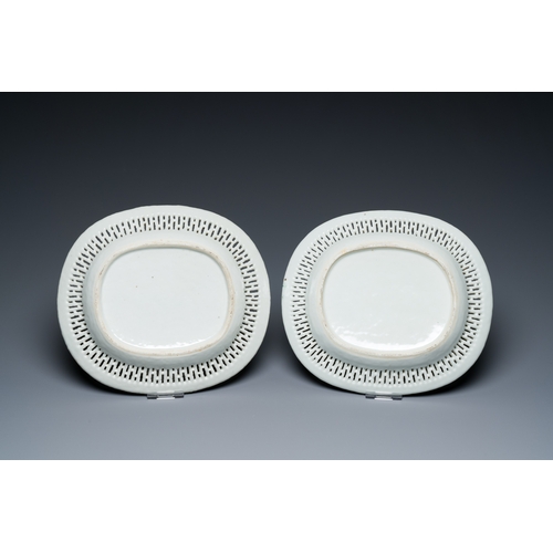 17 - A pair of Chinese oval reticulated Canton famille rose 'butterfly' dishes, 19th C.Description:Dim.: ... 