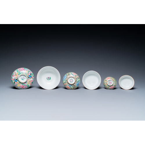 19 - Three Chinese Canton famille rose bowls and covers for the Thai market, 19th C.Description:Dia.: 14,... 