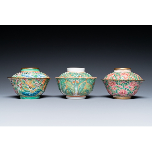 20 - Three Chinese Canton famille rose bowls and covers for the Thai market, 19th C.Description:Dia.: 12 ... 