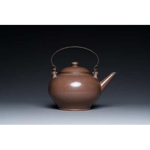 27 - A Chinese polished Yixing stoneware teapot and cover for the Thai market, Li Xing å©è mark, 19th ... 