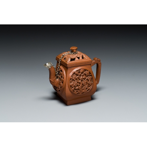 32 - A Chinese reticulated double-walled Yixing stoneware teapot and cover, KangxiDescription:L.: 13,5 cm... 