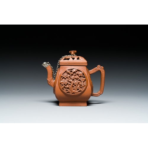 32 - A Chinese reticulated double-walled Yixing stoneware teapot and cover, KangxiDescription:L.: 13,5 cm... 