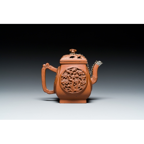 32 - A Chinese reticulated double-walled Yixing stoneware teapot and cover, KangxiDescription:L.: 13,5 cm... 