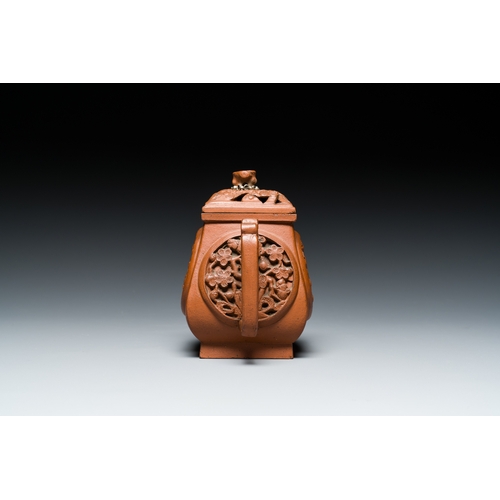 32 - A Chinese reticulated double-walled Yixing stoneware teapot and cover, KangxiDescription:L.: 13,5 cm... 