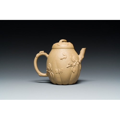 34 - A Chinese Yixing stoneware teapot and cover with squirrels and butterflies, Chen Janyin é³å»ºå¯ se... 