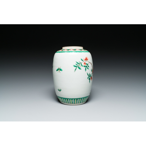 41 - A varied collection of Chinese porcelain, 18/19th C.Description:Dia.: 33 cm (the dish)H.: 18 cm (the... 