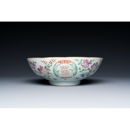 44 - A varied collection of Chinese porcelain, 19/20th C.Description:Dia.: 19,5 cm - H.: 7 cm (the bowl)H... 