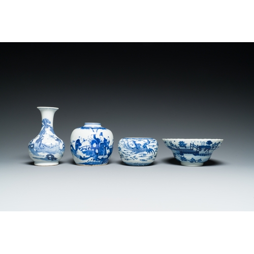 45 - A varied collection of Chinese blue and white wares, 19/20th C.Description:L.: 22 cm (the spoon)H.: ... 