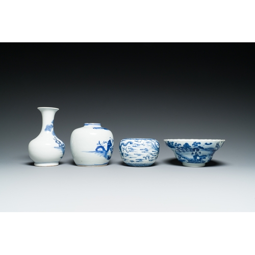 45 - A varied collection of Chinese blue and white wares, 19/20th C.Description:L.: 22 cm (the spoon)H.: ... 