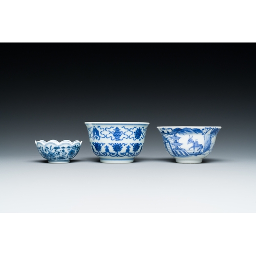 45 - A varied collection of Chinese blue and white wares, 19/20th C.Description:L.: 22 cm (the spoon)H.: ... 