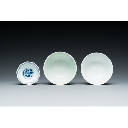 45 - A varied collection of Chinese blue and white wares, 19/20th C.Description:L.: 22 cm (the spoon)H.: ... 