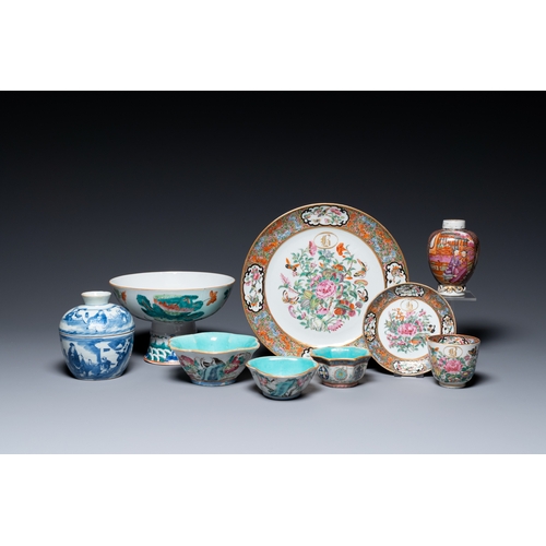 46 - A varied collection of Chinese porcelain, 18/19th C.Description:Dia.: 24,5 cm (the Canton monogramme... 