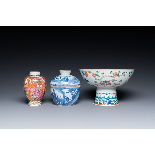 46 - A varied collection of Chinese porcelain, 18/19th C.Description:Dia.: 24,5 cm (the Canton monogramme... 