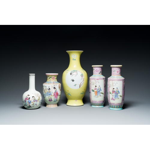 49 - Five Chinese famille rose vases, Qianlong marks, 20th C.Description:H.: 40,5 cm (the tallest vase)Co... 