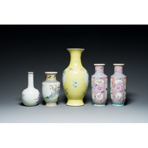 49 - Five Chinese famille rose vases, Qianlong marks, 20th C.Description:H.: 40,5 cm (the tallest vase)Co... 