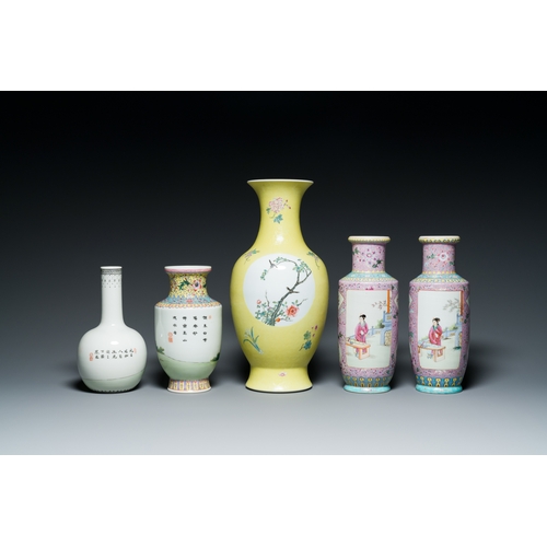 49 - Five Chinese famille rose vases, Qianlong marks, 20th C.Description:H.: 40,5 cm (the tallest vase)Co... 