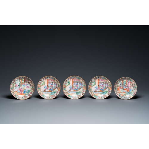 5 - A Chinese Canton famille rose 24-piece tea service, 19th C.Description:H.: 19 cm - L.: 28 cm (the te... 