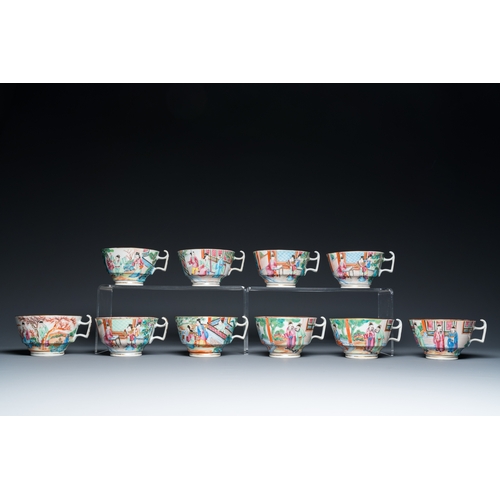 5 - A Chinese Canton famille rose 24-piece tea service, 19th C.Description:H.: 19 cm - L.: 28 cm (the te... 