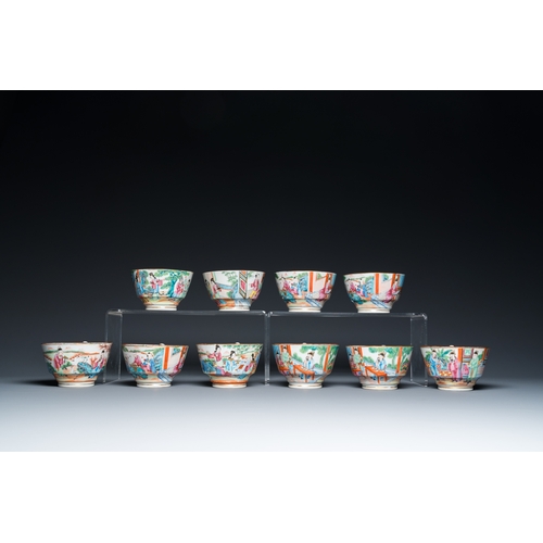 5 - A Chinese Canton famille rose 24-piece tea service, 19th C.Description:H.: 19 cm - L.: 28 cm (the te... 