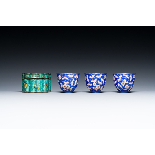 53 - A varied collection of Chinese porcelain and Canton enamel, 18/19th C.Description:H.: 35 cm (the tal... 