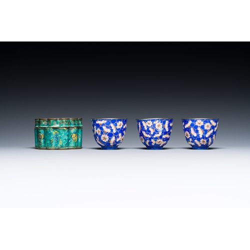 53 - A varied collection of Chinese porcelain and Canton enamel, 18/19th C.Description:H.: 35 cm (the tal... 