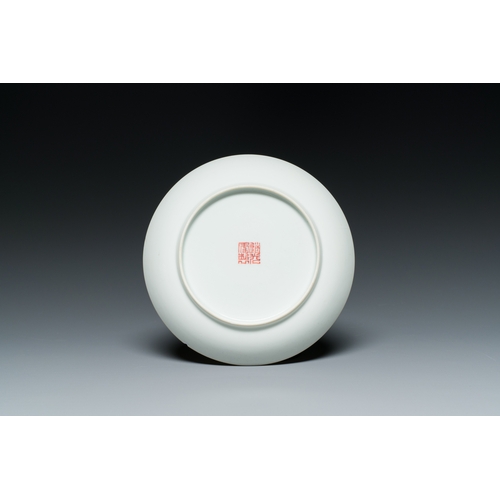 54 - A varied collection of Chinese and Japanese porcelain, 18th C. and laterDescription:Dia.: 30 cm - H.... 