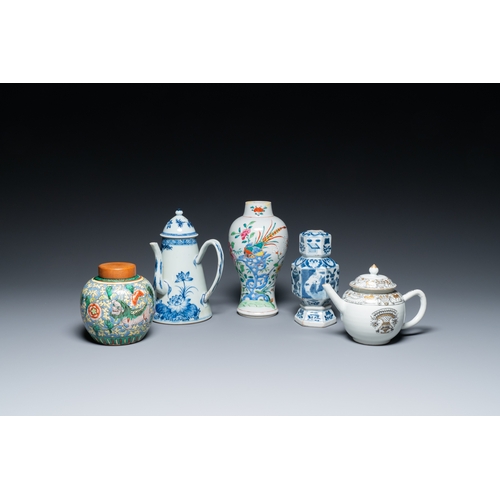 55 - A varied collection of Chinese porcelain, Kangxi and laterDescription:H.: 22,5 cm (the tallest vase)... 