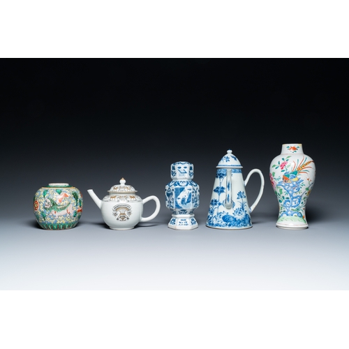 55 - A varied collection of Chinese porcelain, Kangxi and laterDescription:H.: 22,5 cm (the tallest vase)... 